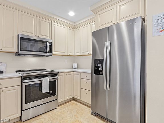 5th image of 221 9th St S #327