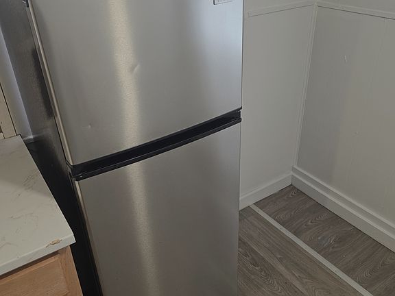 5th image of 515 W 35th St