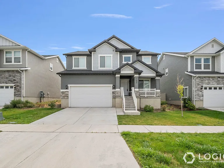 164 N Valcrest Dr — Photo 1