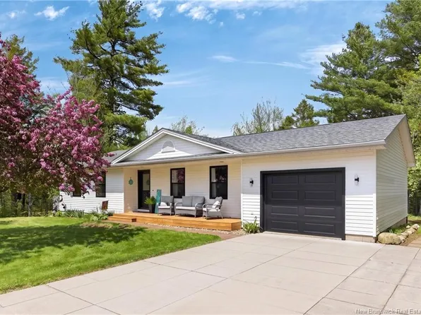 10 Cambridge Dr, Burton, NB E2V 3E8