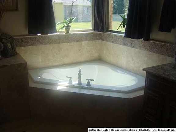 5th image of 25600 Oakmont Ct