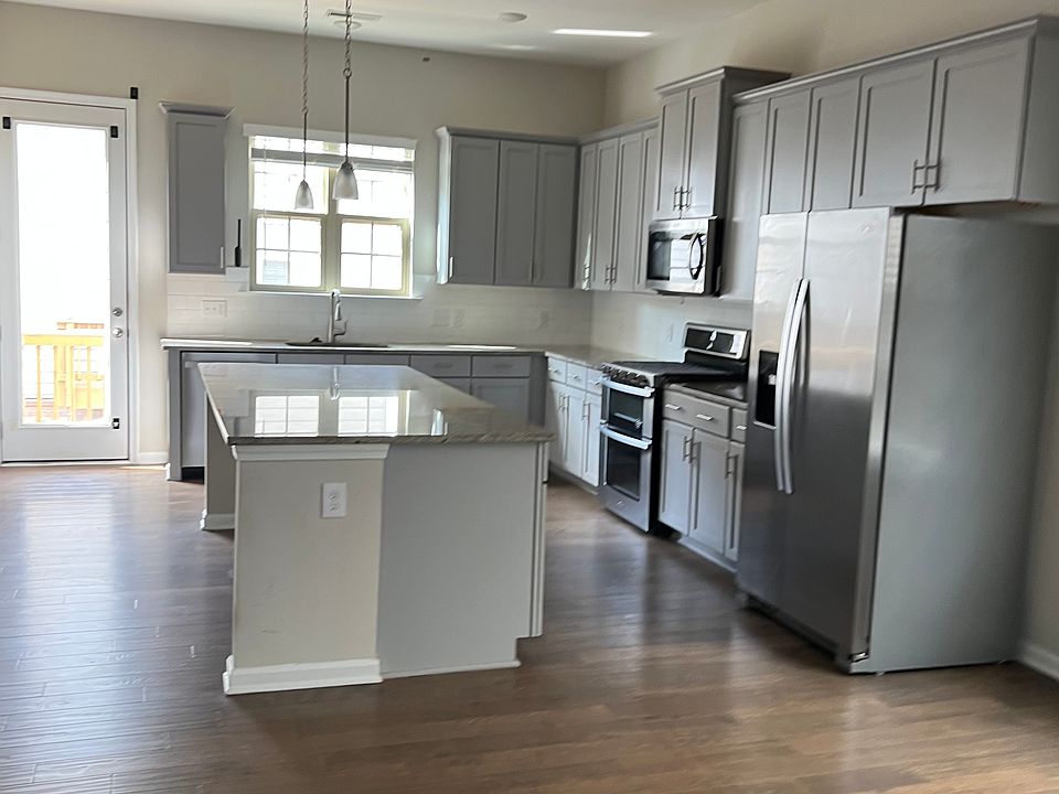 2nd image of 1010 Bexton St