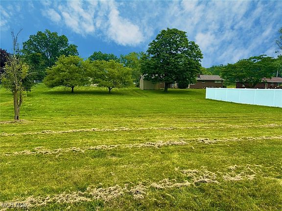 5th image of 814 Almasy Dr