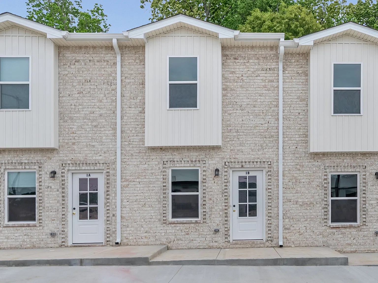 2 bed, 2.5 bath, 1000 sqft, $1,050 — Photo 2
