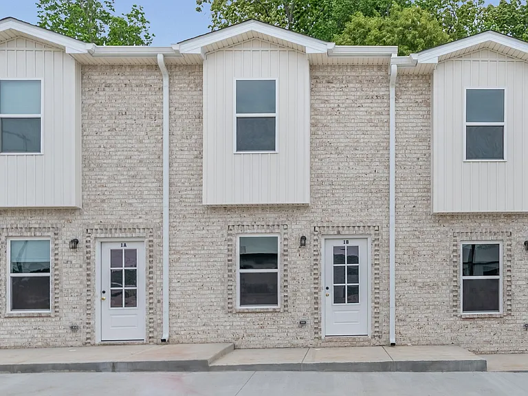 1035 Sinclair Dr #3B — Photo 2