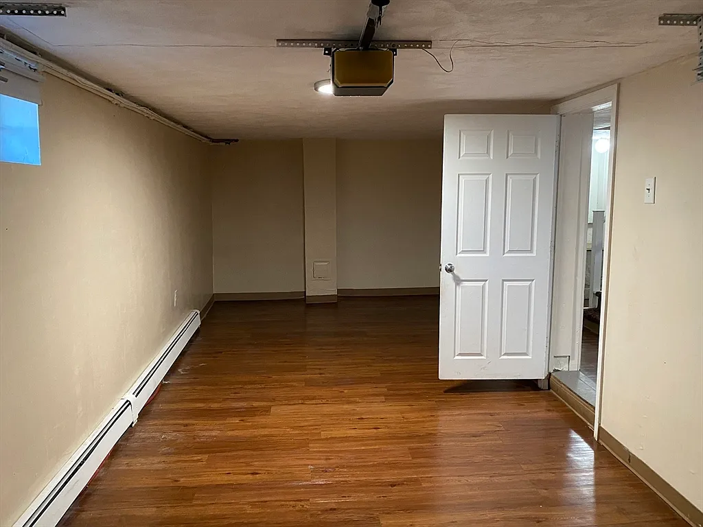 3 bed, 2.0 bath, 1900 sqft, $3,200 — Photo 4