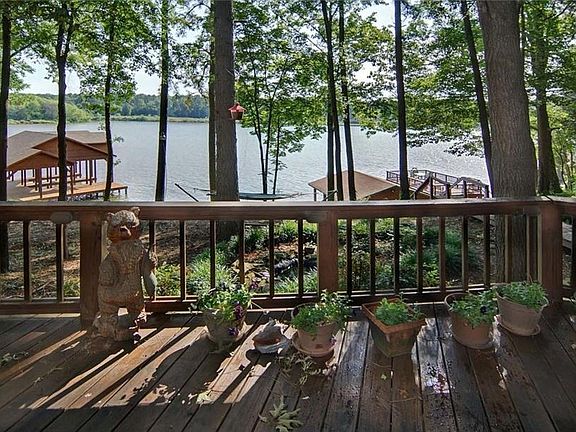 5th image of 691 Eagle Point Dr E