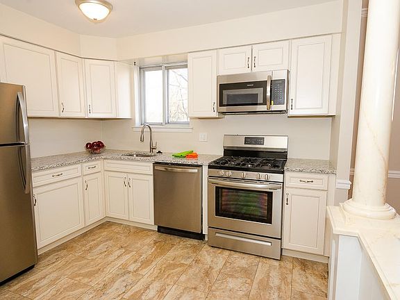 5th image of 531 Hemingway Dr