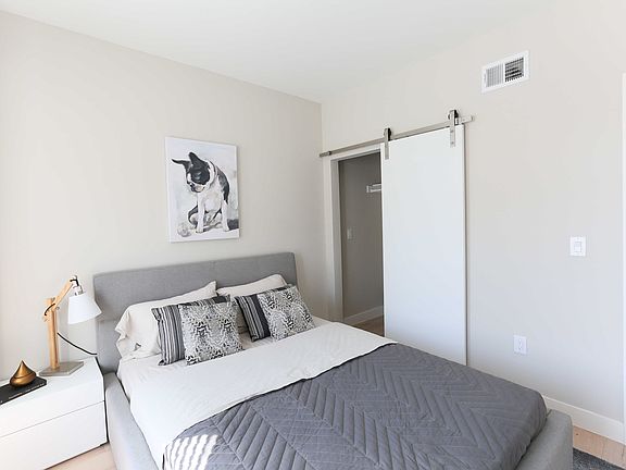 4th image of 1670 Washington St #1