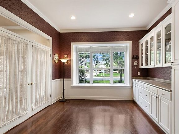 5th image of 63 Oak Alley Blvd