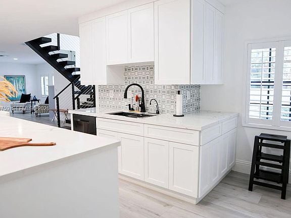 3rd image of 2948 Hidden Harbour Ct