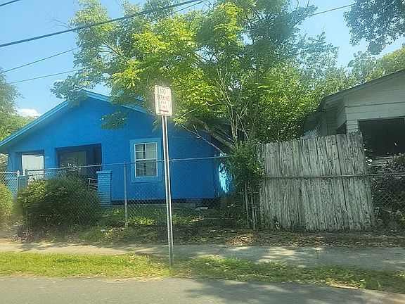 3rd image of 1513 W 16th St