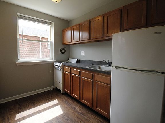 5th image of 5 W Oakland Ave APT 14