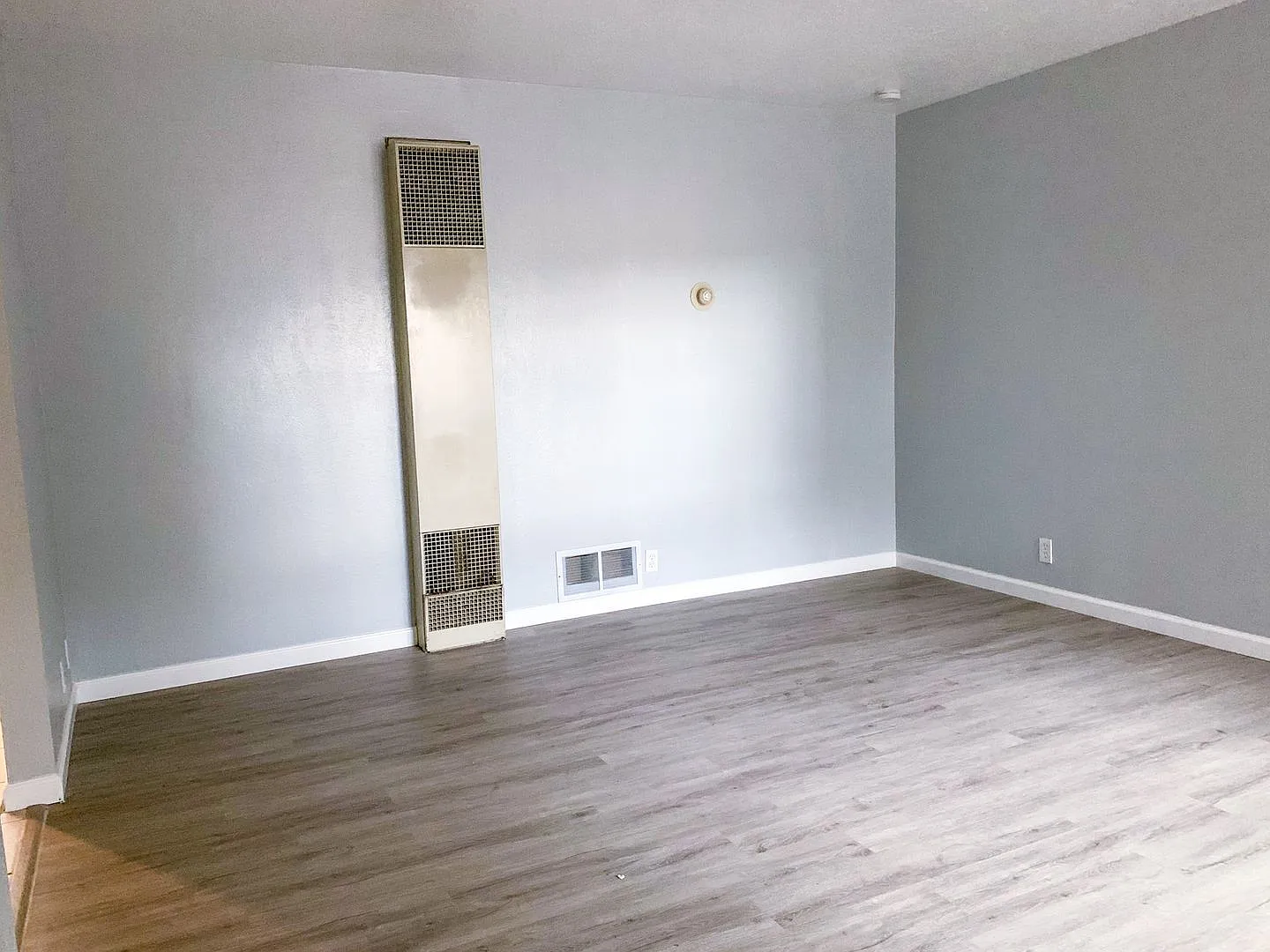 Large One-Bedroom Units Near Nob Hill — Photo 3