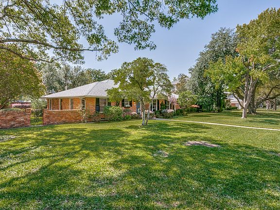 3rd image of 5544 Del Roy Dr