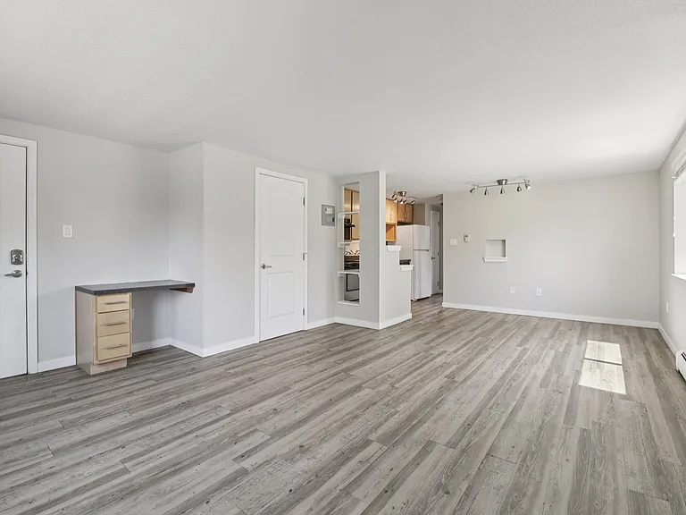 410 Delaware St — Photo 10