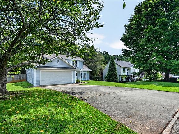 2nd image of 1101 Appian Way