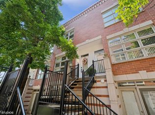 855 W Erie St #113, Chicago, IL 60642