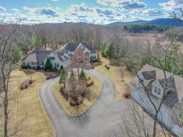 304 Hadley St, South Hadley, MA 01075