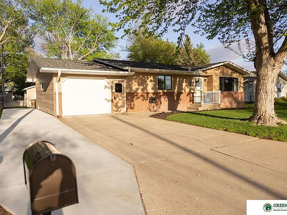 2nd image of 18 S Country Club Hts