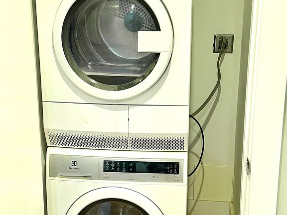 2nd image of 531 E 22nd St APT 1C