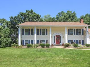 14932 Kamputa Dr, Centreville, VA 20120