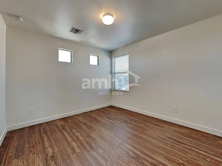 4206 S 105th Dr — Photo 15