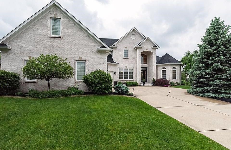 Welcome home to your well appointed two-story with Yukon White Brick.