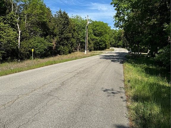3rd image of Leatherwood Dr #9