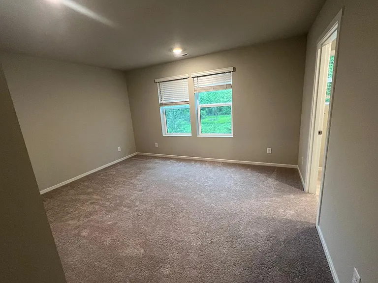 4259 Savannah Loop NE — Photo 9