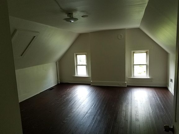 5th image of 405 Crestline Ave APT 2
