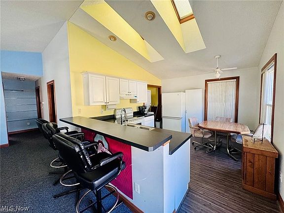 4th image of 3439 Columbus St