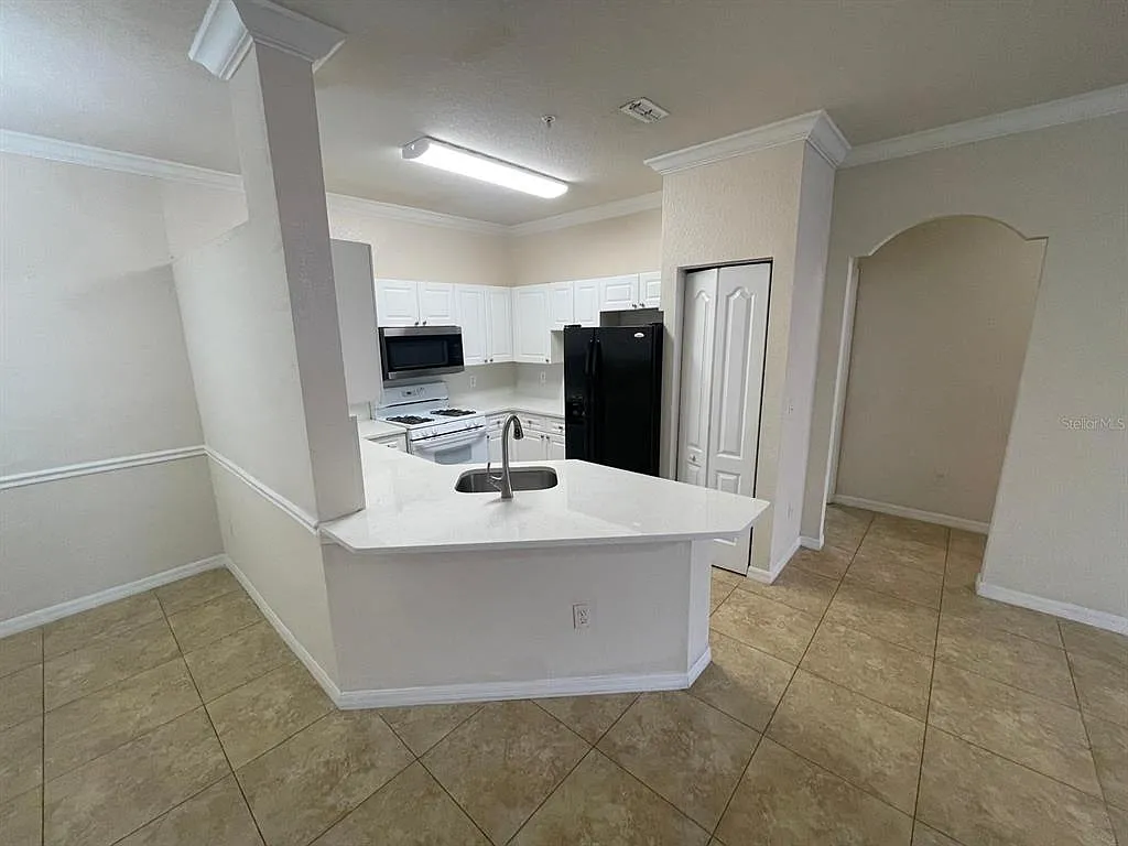 3 bed, 2.0 bath, 1443 sqft, $1,800 — Photo 4