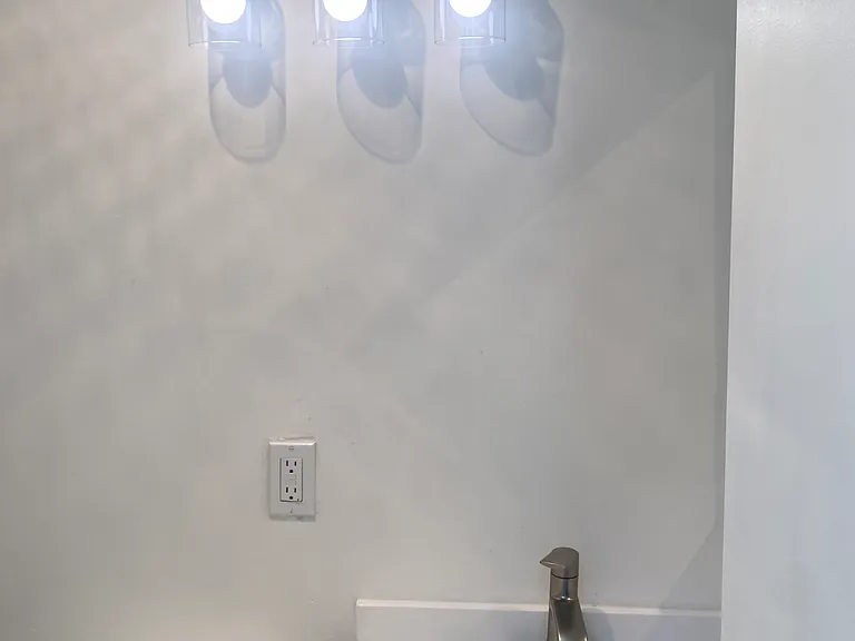 15 Ironsides St #4 — Photo 7