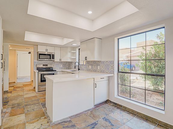 4th image of 8331 N 21st Dr #H101