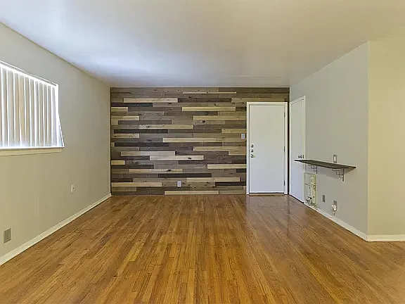 804 N Locust St — Photo 14