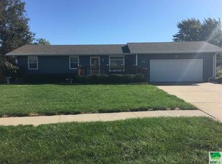594 Lakeshore Dr, Mccook Lake, SD 57049