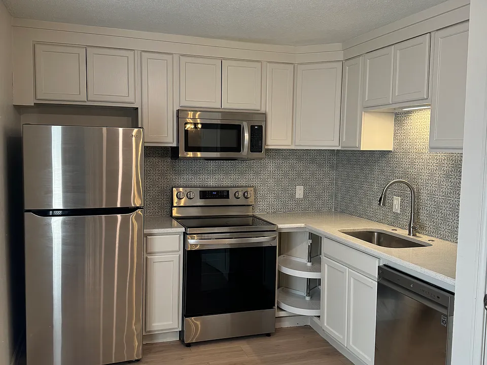 1401 P Ave #4