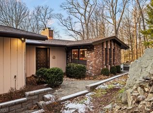 8 Brush Hill Rd, Kinnelon Boro, NJ 07405