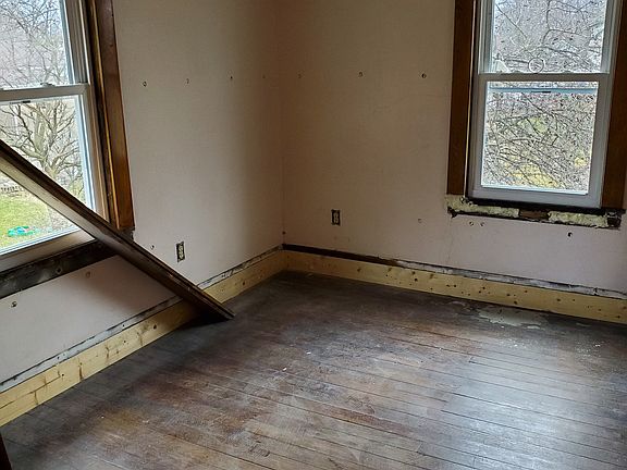 5th image of 1215 South St