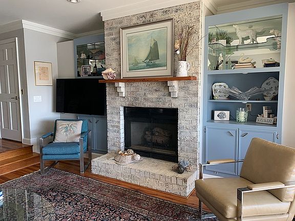 LR Fireplace with Built-ins