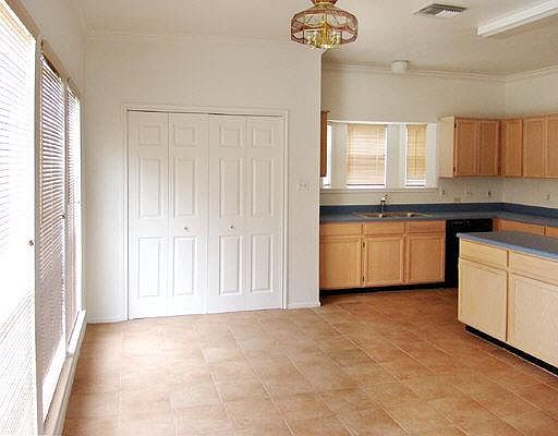 3rd image of 215 KAMPMANN AVE #0