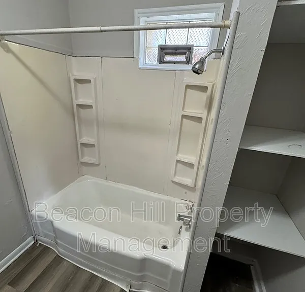 5911 Lansing Ave — Photo 8