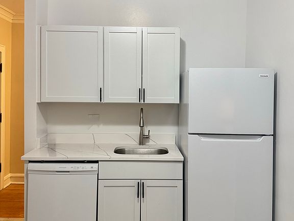3rd image of 4517 N Paulina St #1