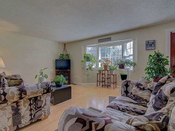 5th image of 26825 E Eastland Ave