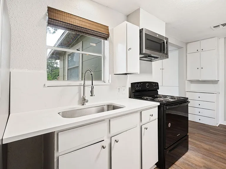604 W Hollywood Ave #1 — Photo 9