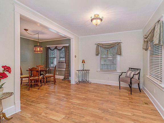 3rd image of 1129 Parker Ave