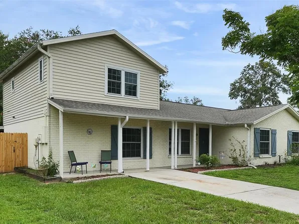 1305 Willow Valley Dr, Brandon, FL 33510