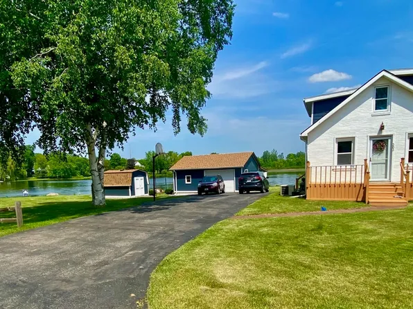 303 S Lemen St, Fenton, MI 48430