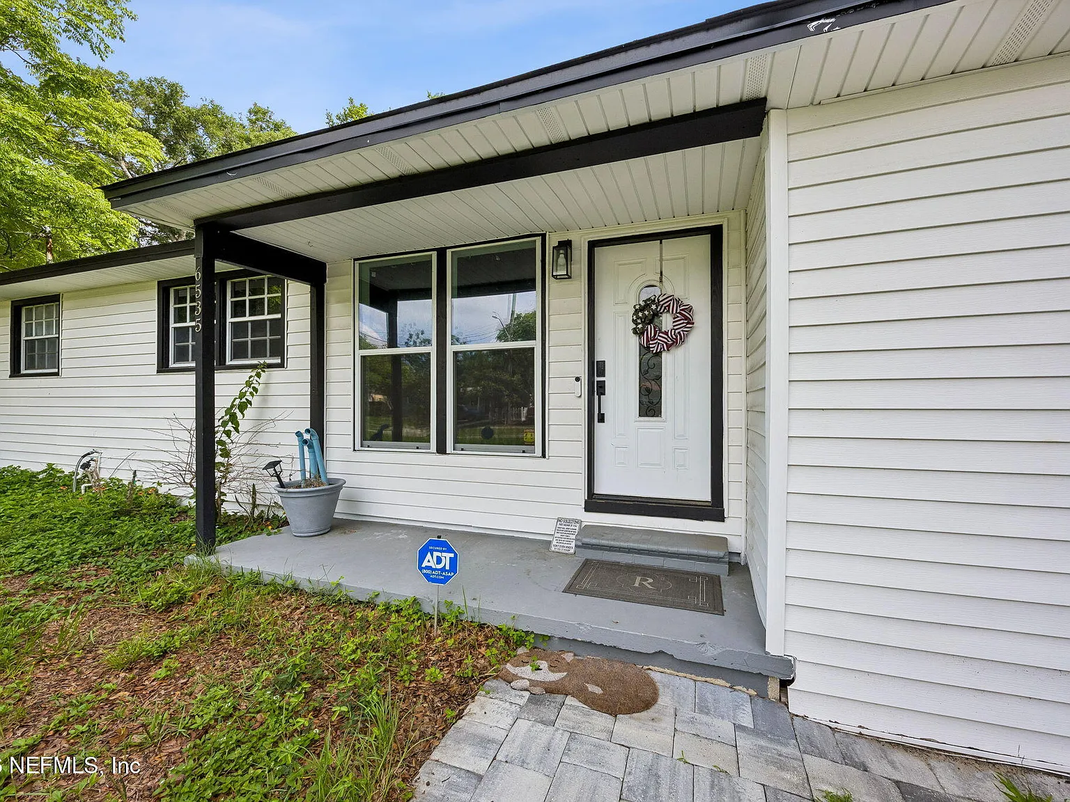 4 bed, 2.0 bath, 1273 sqft, $2,100 — Photo 2